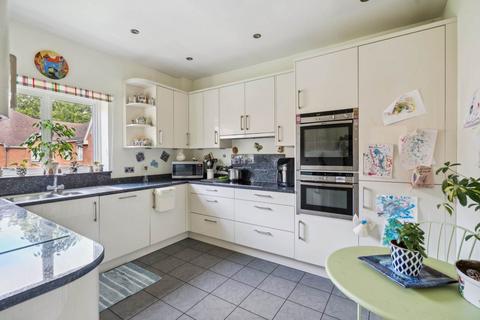 3 bedroom flat for sale, The Callanders, Heathbourne Road, Bushey Heath