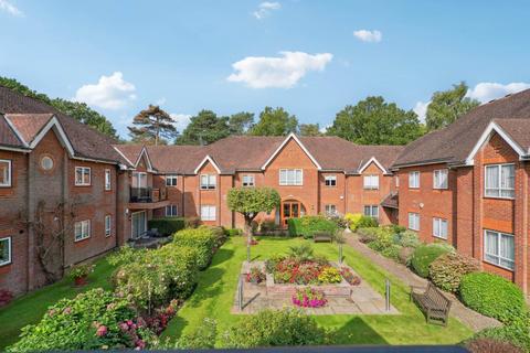 3 bedroom flat for sale, The Callanders, Heathbourne Road, Bushey Heath