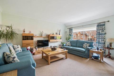 3 bedroom flat for sale, The Callanders, Heathbourne Road, Bushey Heath