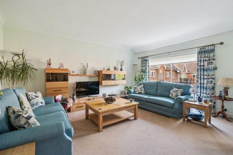 3 bedroom flat for sale, Heathbourne Road, Bushey Heath, WD23