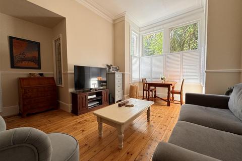 2 bedroom flat for sale, Gunnersbury Avenue, London W5