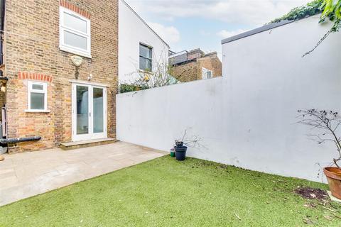 3 bedroom terraced house to rent, Cranbrook Road, London