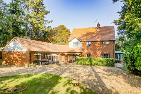 4 bedroom detached house for sale, Northgate Avenue, Bury St Edmunds