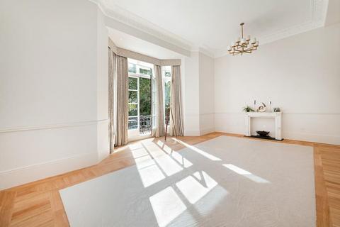 2 bedroom flat to rent, Ennismore Gardens, London, SW7