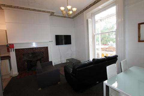 5 bedroom flat to rent, Leam Terrace, Leamington Spa, CV31