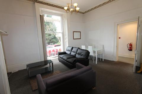 5 bedroom flat to rent, Leam Terrace, Leamington Spa, CV31