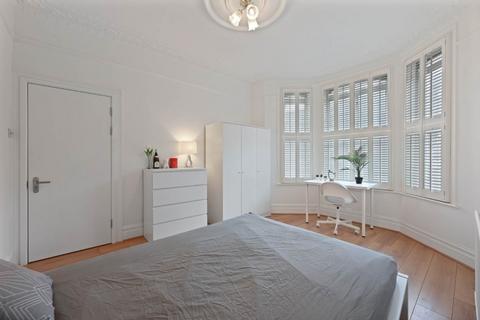 6 bedroom terraced house to rent, Corrance Road, Clapham