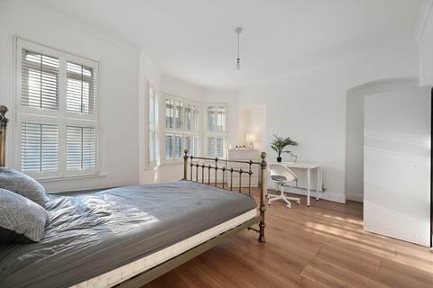 6 bedroom terraced house to rent, Corrance Road, Clapham