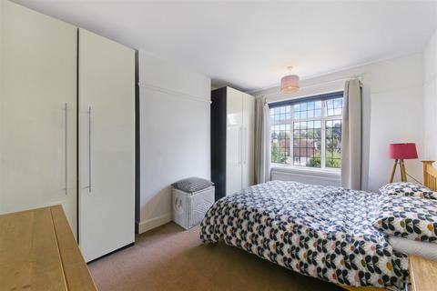 202 Fir Tree Road, Epsom, KT17 3NL