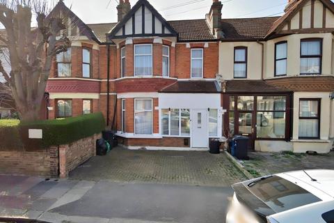 3 bedroom terraced house to rent, Leamington Garden, Seven Kings, IG3