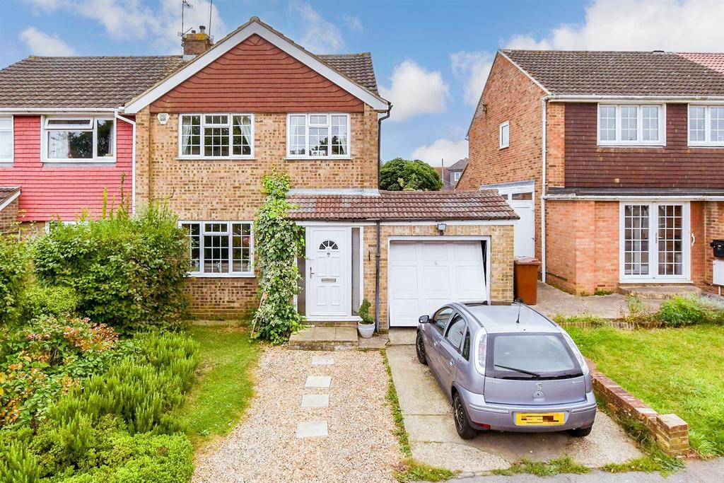 Norman Close, Wigmore, Gillingham, Kent 3 bed semidetached house for