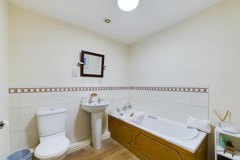 2 bedroom apartment to rent, Briar Vale, Whitley Bay