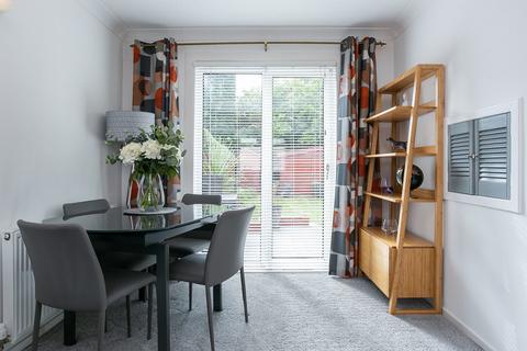 47 Broomhall Crescent, Edinburgh, EH12 7PG