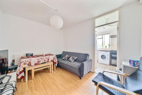 2 bedroom apartment to rent, Cooks Road, Kennington SE17