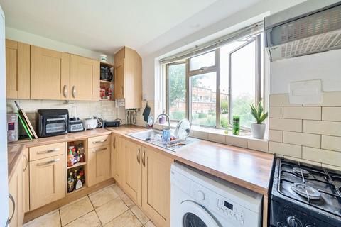 2 bedroom apartment to rent, Cooks Road, Kennington SE17