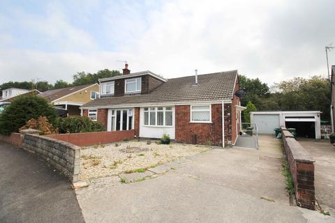 2 bedroom bungalow to rent, Oakfield Crescent, Tonteg CF38 1NG