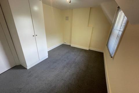 2 bedroom flat to rent, Birdhurst Road, South Croydon, CR2