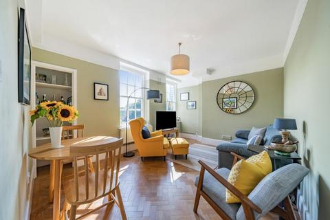 2 bedroom flat for sale, Vicarage Crescent, Battersea