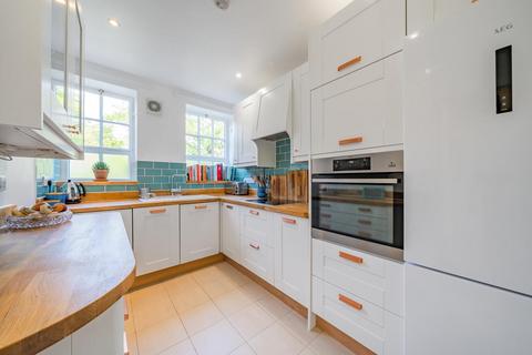 2 bedroom flat for sale, Vicarage Crescent, Battersea