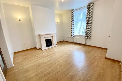 3 bedroom terraced house to rent, Lawrence Road, Marsh, Huddersfield