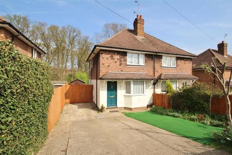 2 bedroom house to rent, Vernon Way, Guildford