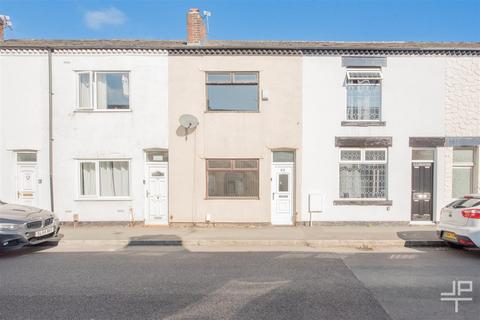 2 bedroom terraced house to rent, Cecil Street, Manchester M28