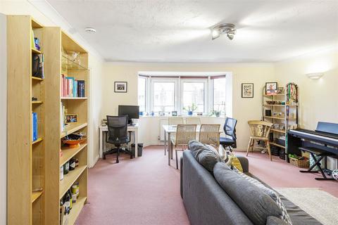 1 bedroom flat for sale, Nightingale Court, Finsbury Park