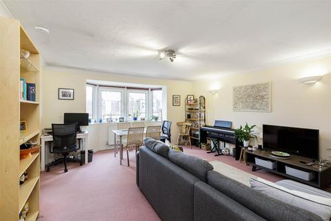 1 bedroom flat for sale, Nightingale Court, Finsbury Park