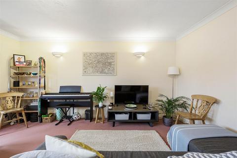 1 bedroom flat for sale, Nightingale Court, Finsbury Park