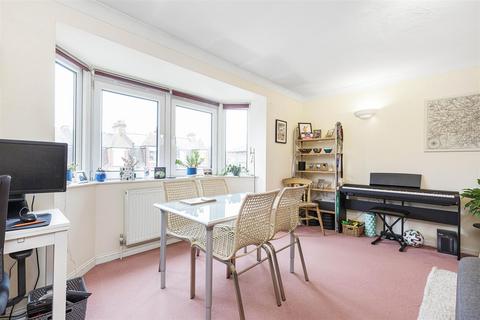 1 bedroom flat for sale, Nightingale Court, Finsbury Park