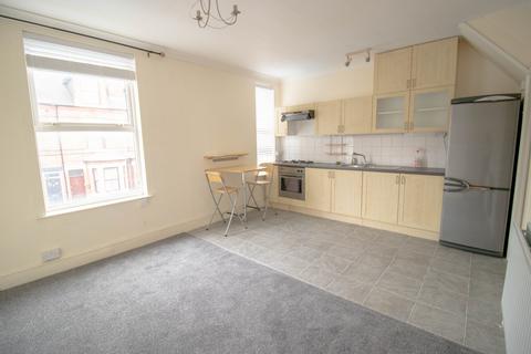 3 bedroom flat to rent, Woodward Street, The Meadows, NG2 2LB