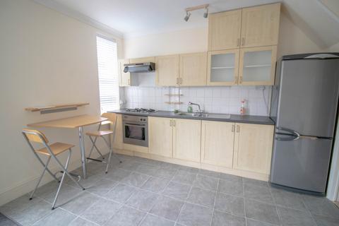 3 bedroom flat to rent, Woodward Street, The Meadows, NG2 2LB