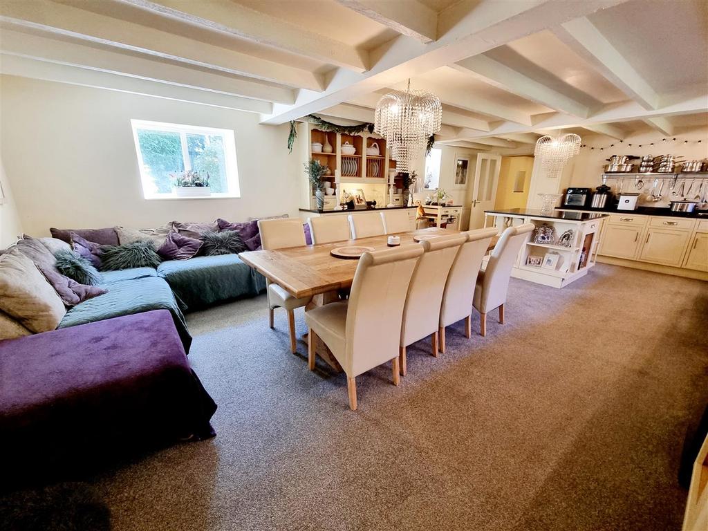 Kitchen / Dining Room