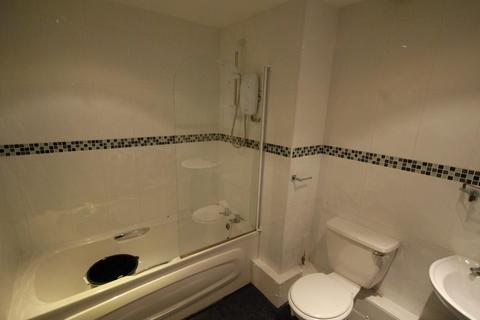 2 bedroom flat to rent, Dickenson Road, Manchester M13