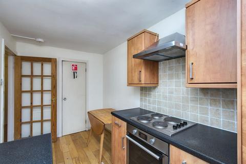 3/3 Alan Breck Gardens, EH4 7JF
