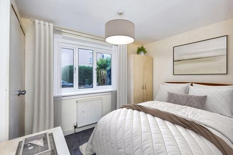 3/3 Alan Breck Gardens, EH4 7JF