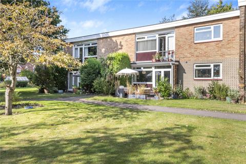 2 bedroom apartment for sale, Field Close, Bickley, BR1