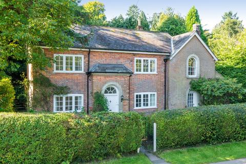 5 bedroom detached house for sale, Petworth Road, Haslemere, Surrey, GU27