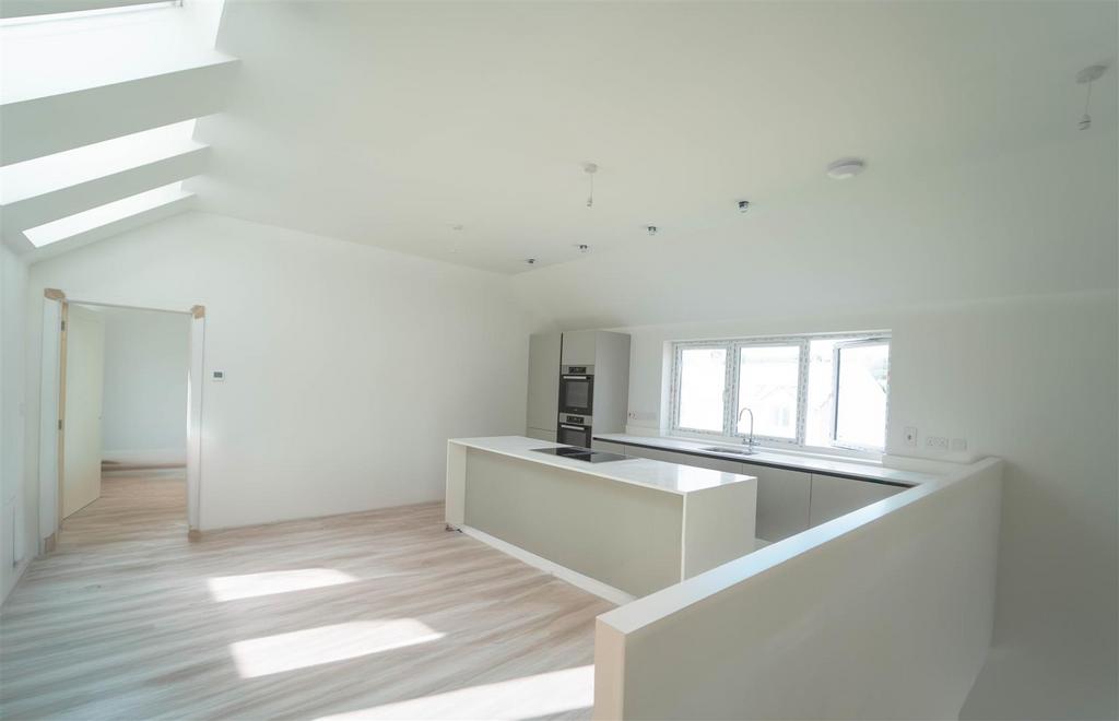 House 18 - Reverse Living / Large Modern Kitchen