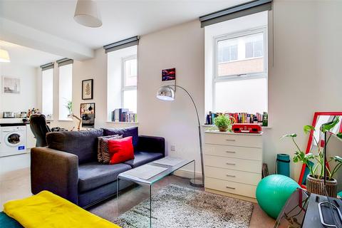 Studio to rent, Warple Way, London, W3