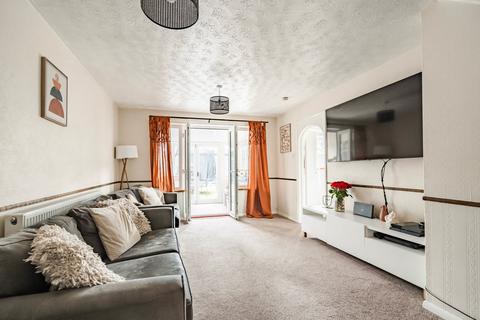 12 Cowslip Crescent, Lowestoft, NR33 8NY