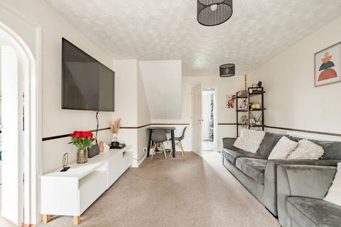 12 Cowslip Crescent, Lowestoft, NR33 8NY
