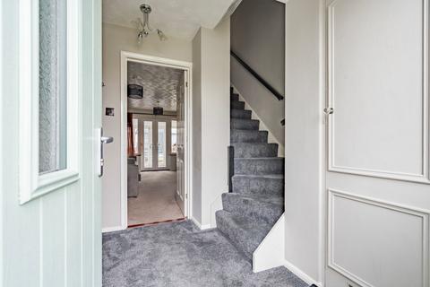12 Cowslip Crescent, Lowestoft, NR33 8NY