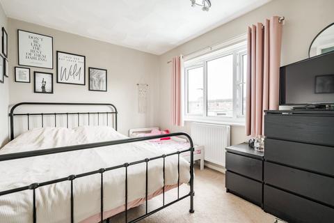 12 Cowslip Crescent, Lowestoft, NR33 8NY