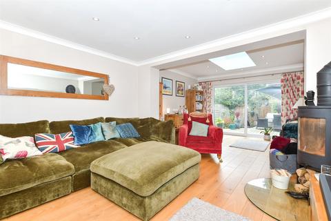 4 bedroom detached house for sale, Downs Close, Headcorn, Kent