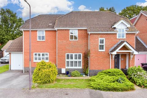 4 bedroom detached house for sale, Downs Close, Headcorn, Kent