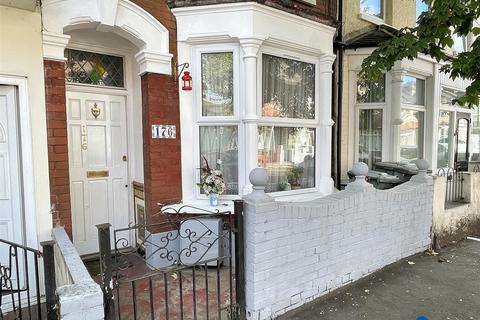 2 bedroom terraced house for sale, Humberstone Road, London