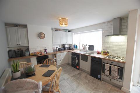 2 bedroom house to rent, Elland Lane, Elland