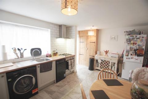 2 bedroom house to rent, Elland Lane, Elland