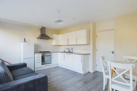 4 bedroom flat to rent, Portland Grove, Stockwell